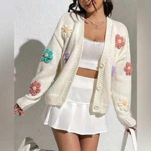 NEW!  Beautiful Floral Pattern Button Down Knit Cardigan with long sleeves. L